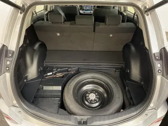 TOYOTA RAV4 IV - voiture d'occasion - Photo 17