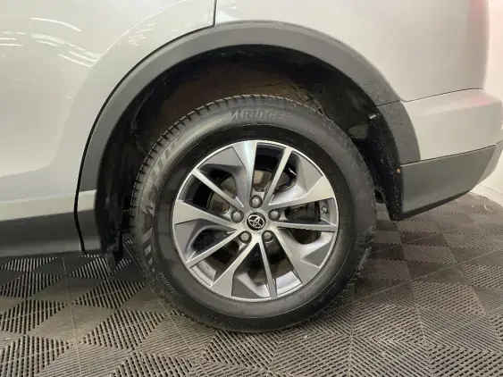 TOYOTA RAV4 IV - voiture d'occasion - Photo 24