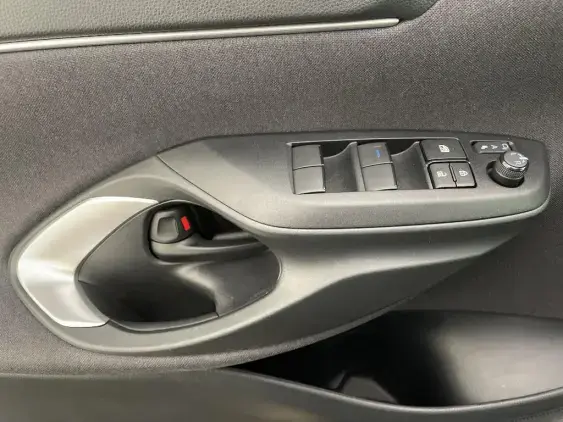 TOYOTA YARIS CROSS I - voiture d'occasion - Photo 17
