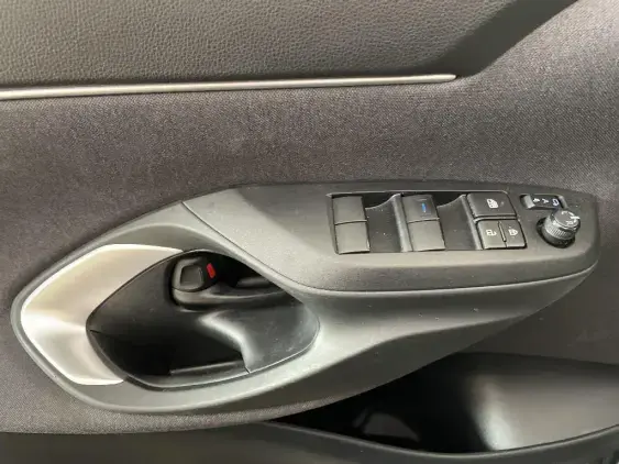 TOYOTA YARIS CROSS I - voiture d'occasion - Photo 17