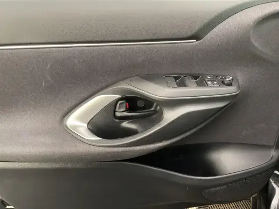 TOYOTA YARIS CROSS I - voiture d'occasion - Photo 19
