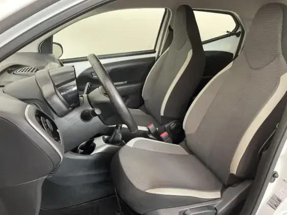 TOYOTA AYGO II - voiture d'occasion - Photo 18
