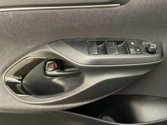 TOYOTA YARIS CROSS I - voiture d'occasion - Photo 17