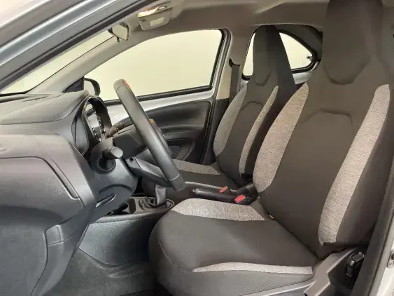 TOYOTA AYGO X - voiture d'occasion - Photo 18