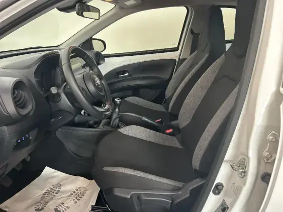 TOYOTA AYGO X - voiture d'occasion - Photo 18