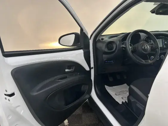 TOYOTA AYGO X - voiture d'occasion - Photo 19