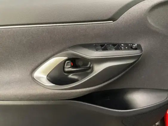 TOYOTA YARIS CROSS I - voiture d'occasion - Photo 19