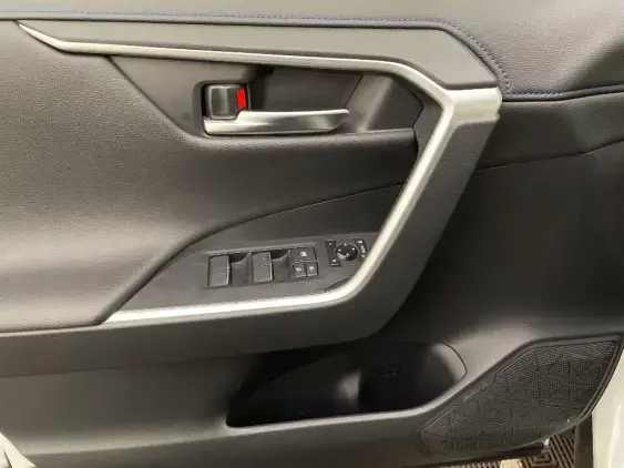 TOYOTA RAV4 V - voiture d'occasion - Photo 19