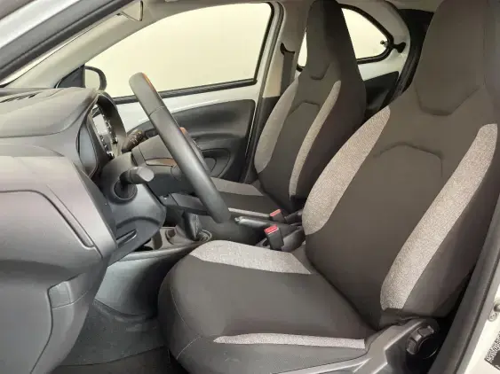 TOYOTA AYGO X - voiture d'occasion - Photo 18
