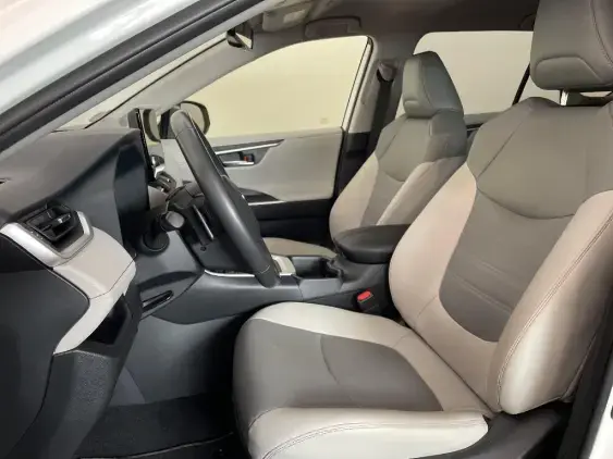 TOYOTA RAV4 V - voiture d'occasion - Photo 18