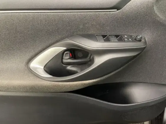 TOYOTA YARIS IV - voiture d'occasion - Photo 19