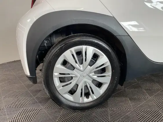 TOYOTA AYGO X - voiture d'occasion - Photo 25