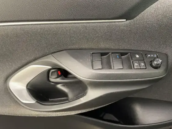 TOYOTA YARIS CROSS I - voiture d'occasion - Photo 17
