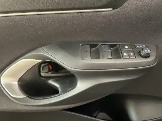 TOYOTA YARIS CROSS I - voiture d'occasion - Photo 17