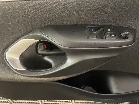 TOYOTA YARIS IV - voiture d'occasion - Photo 17