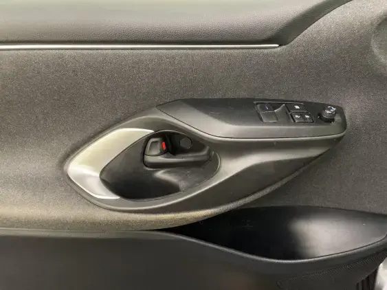 TOYOTA YARIS IV - voiture d'occasion - Photo 19