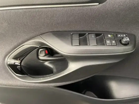 TOYOTA YARIS IV - voiture d'occasion - Photo 17