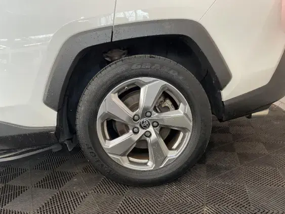 TOYOTA RAV4 V - voiture d'occasion - Photo 24