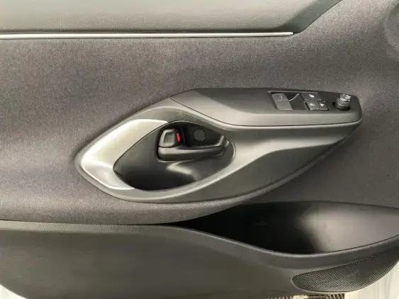 TOYOTA YARIS IV - voiture d'occasion - Photo 19