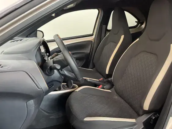 TOYOTA AYGO X - voiture d'occasion - Photo 18