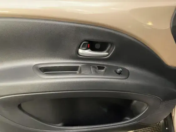 TOYOTA AYGO X - voiture d'occasion - Photo 19