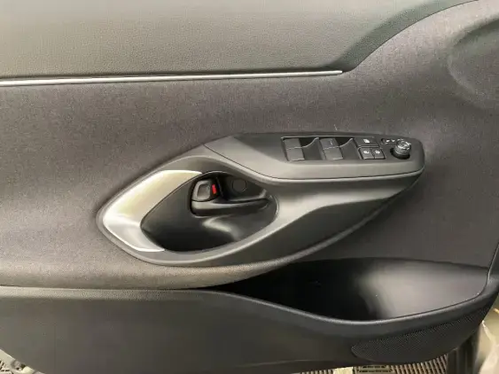 TOYOTA YARIS CROSS I - voiture d'occasion - Photo 19
