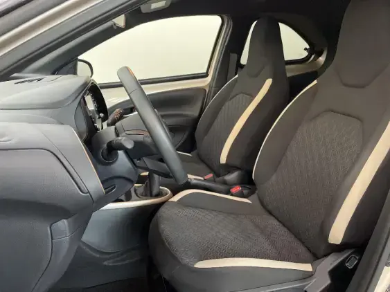 TOYOTA AYGO X - voiture d'occasion - Photo 18