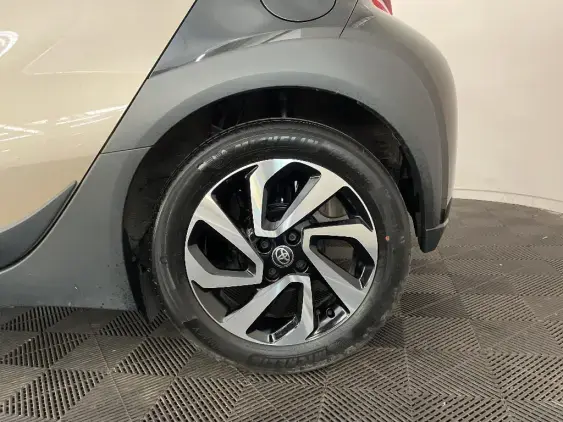 TOYOTA AYGO X - voiture d'occasion - Photo 24