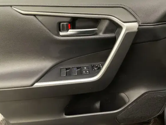 TOYOTA RAV4 V - voiture d'occasion - Photo 19