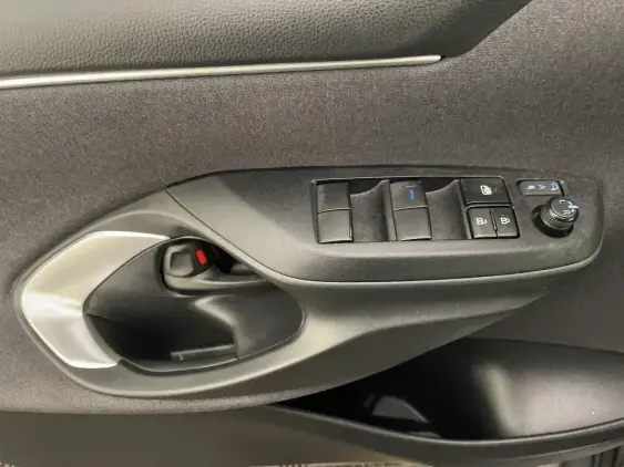 TOYOTA YARIS IV - voiture d'occasion - Photo 17
