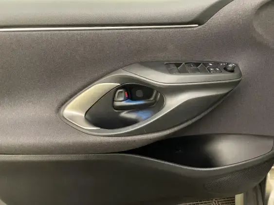 TOYOTA YARIS IV - voiture d'occasion - Photo 19