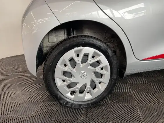 TOYOTA AYGO II - voiture d'occasion - Photo 25