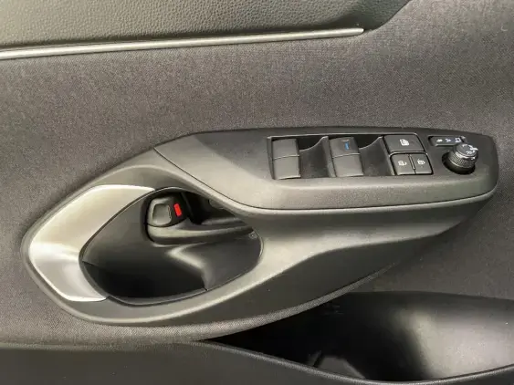 TOYOTA YARIS CROSS I - voiture d'occasion - Photo 17
