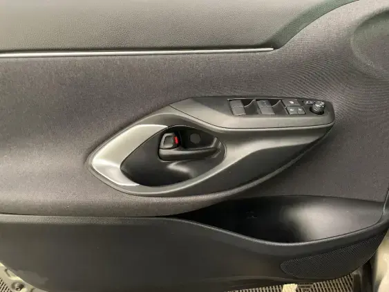 TOYOTA YARIS CROSS I - voiture d'occasion - Photo 19