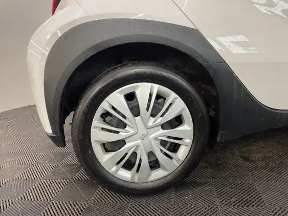 TOYOTA AYGO X - voiture d'occasion - Photo 25