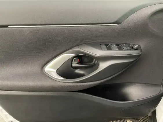 TOYOTA YARIS CROSS I - voiture d'occasion - Photo 19
