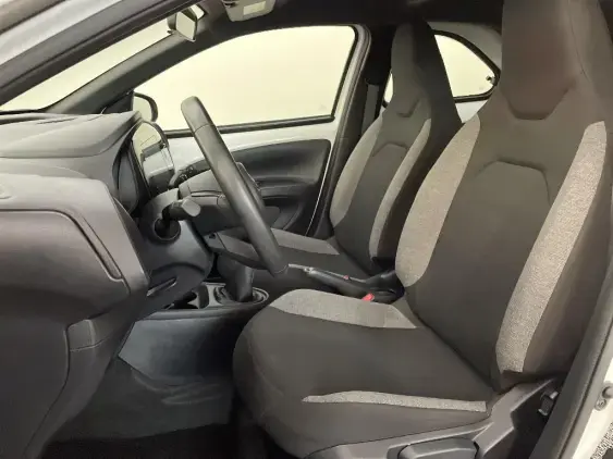 TOYOTA AYGO X - voiture d'occasion - Photo 18