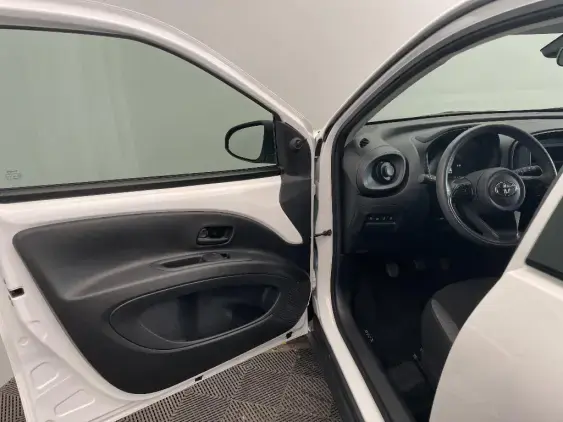 TOYOTA AYGO X - voiture d'occasion - Photo 19