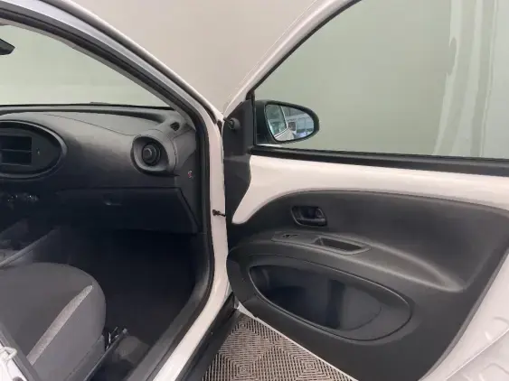 TOYOTA AYGO X - voiture d'occasion - Photo 20