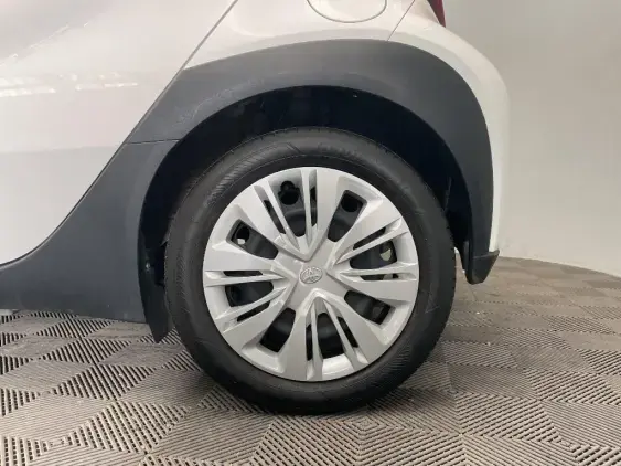 TOYOTA AYGO X - voiture d'occasion - Photo 24