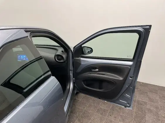 TOYOTA AYGO X - voiture d'occasion - Photo 20