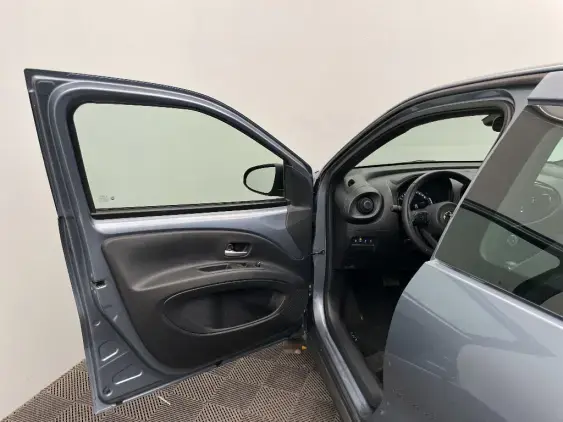 TOYOTA AYGO X - voiture d'occasion - Photo 19