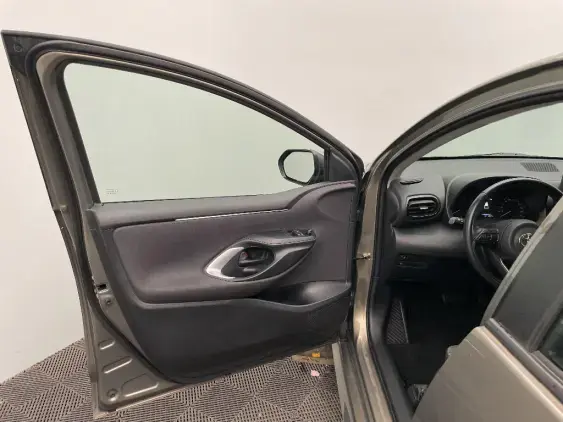 TOYOTA YARIS IV - voiture d'occasion - Photo 19