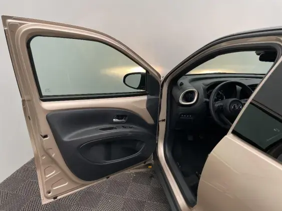 TOYOTA AYGO X - voiture d'occasion - Photo 19