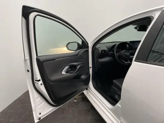 TOYOTA YARIS IV - voiture d'occasion - Photo 19