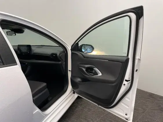 TOYOTA YARIS IV - voiture d'occasion - Photo 20