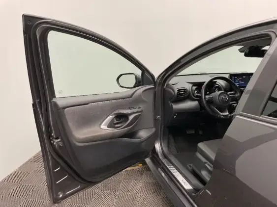 TOYOTA YARIS IV - voiture d'occasion - Photo 19