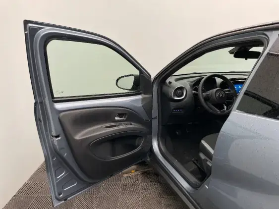 TOYOTA AYGO X - voiture d'occasion - Photo 19