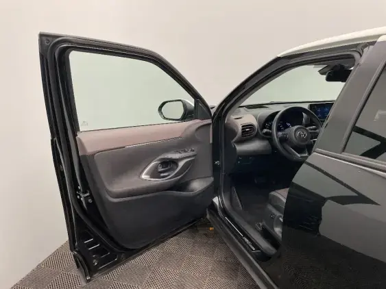 TOYOTA YARIS CROSS I - voiture d'occasion - Photo 19