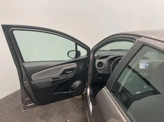 TOYOTA YARIS III - voiture d'occasion - Photo 19